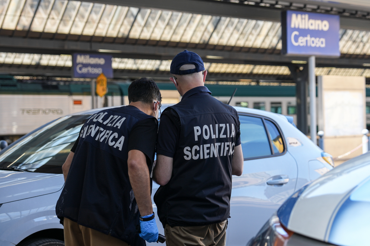 Expulsado de Italia un senegalés multirreincidente: agredió sexualmente a una mujer, acuchilló a un voluntario de Cáritas y participó en actos vandálicos