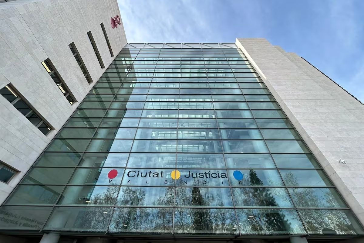 Un inmigrante pakistaní que violó a una menor en Valencia no entrará en prisión por confesar el delito: le rebajan doce años de pena