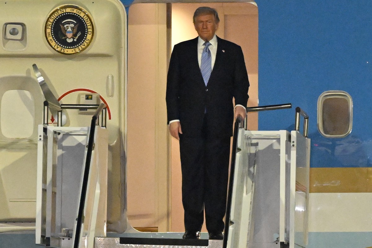 Trump llega a Pekín para una cumbre de dos días que le llevará a reunirse con Xi Jinping