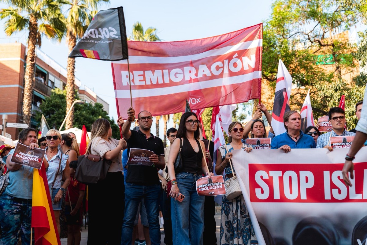 Islamistas intentan boicotear la manifestación de VOX contra la inmigración masiva y la islamización en Santa Coloma de Gramenet (Barcelona)
