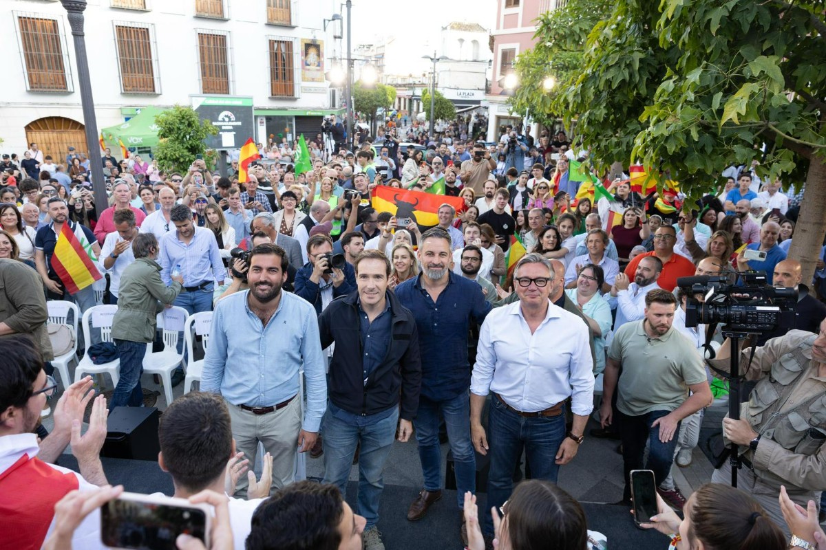 Santiago Abascal llama en Dos Hermanas (Sevilla) a estar alerta porque lo peor de Pedro Sánchez «está por llegar»: «Está planeando secuestrar las próximas elecciones generales»
