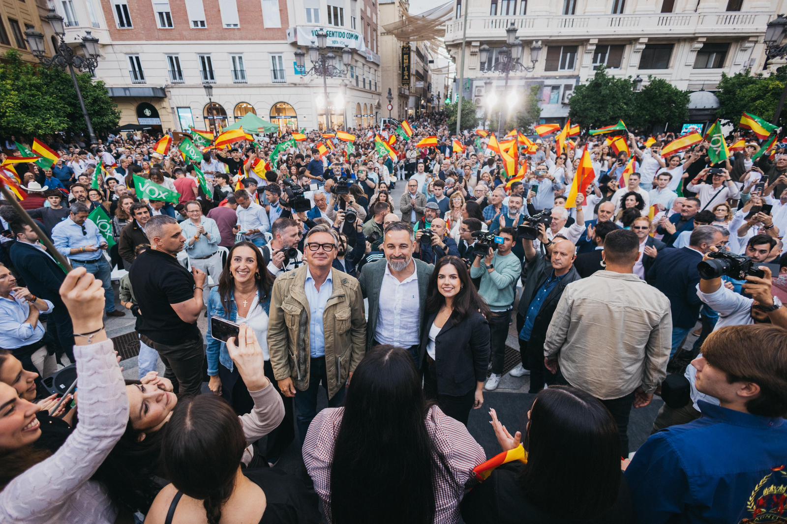 Santiago Abascal retrata a Moreno Bonilla por afirmar que España necesita al PSOE: «¿A qué PSOE se refiere? ¿Al que robó durante 40 años en Andalucía?»