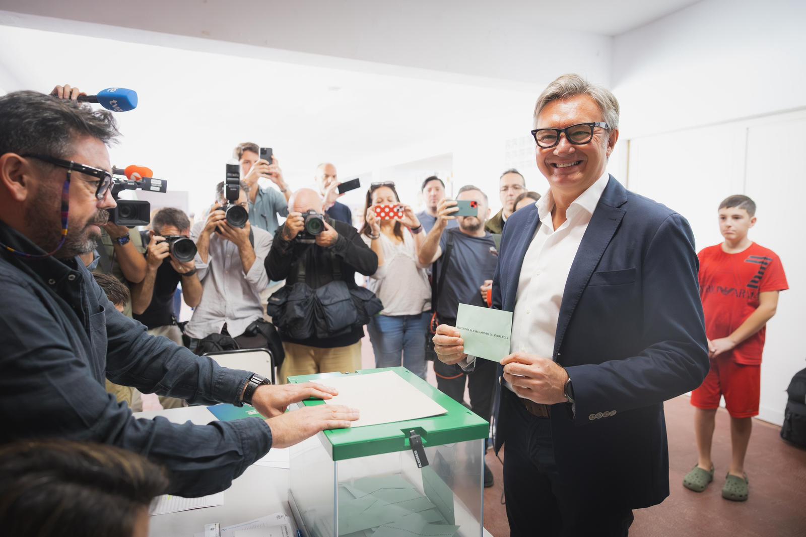 Manuel Gavira (VOX), tras votar en Cádiz: «Tenemos la oportunidad para que el sentido común se imponga en Andalucía»