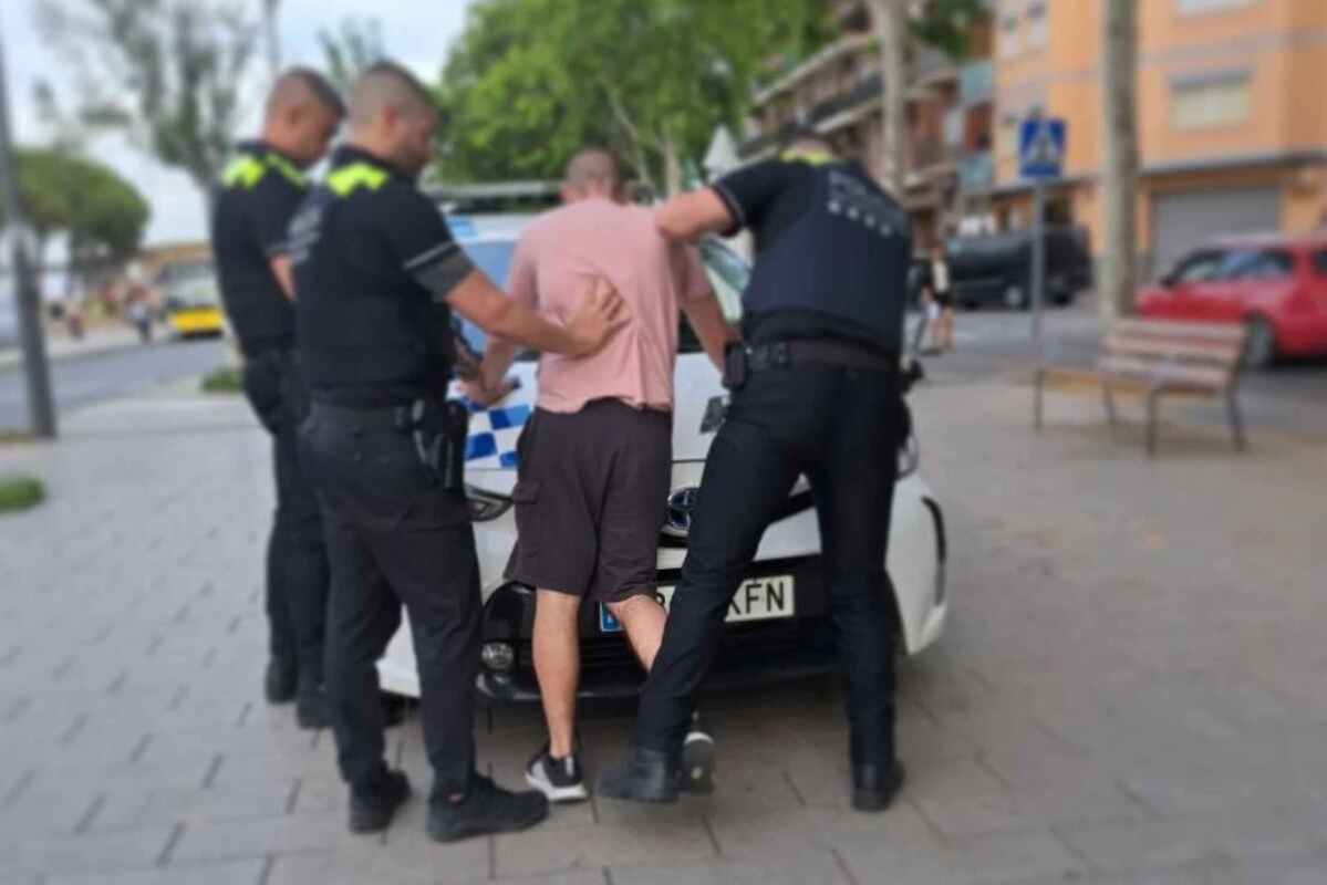 Un inmigrante magrebí deja al borde de la muerte a un policía con la técnica del mataleón por socorrer a una mujer que estaba siendo acosada en Barcelona