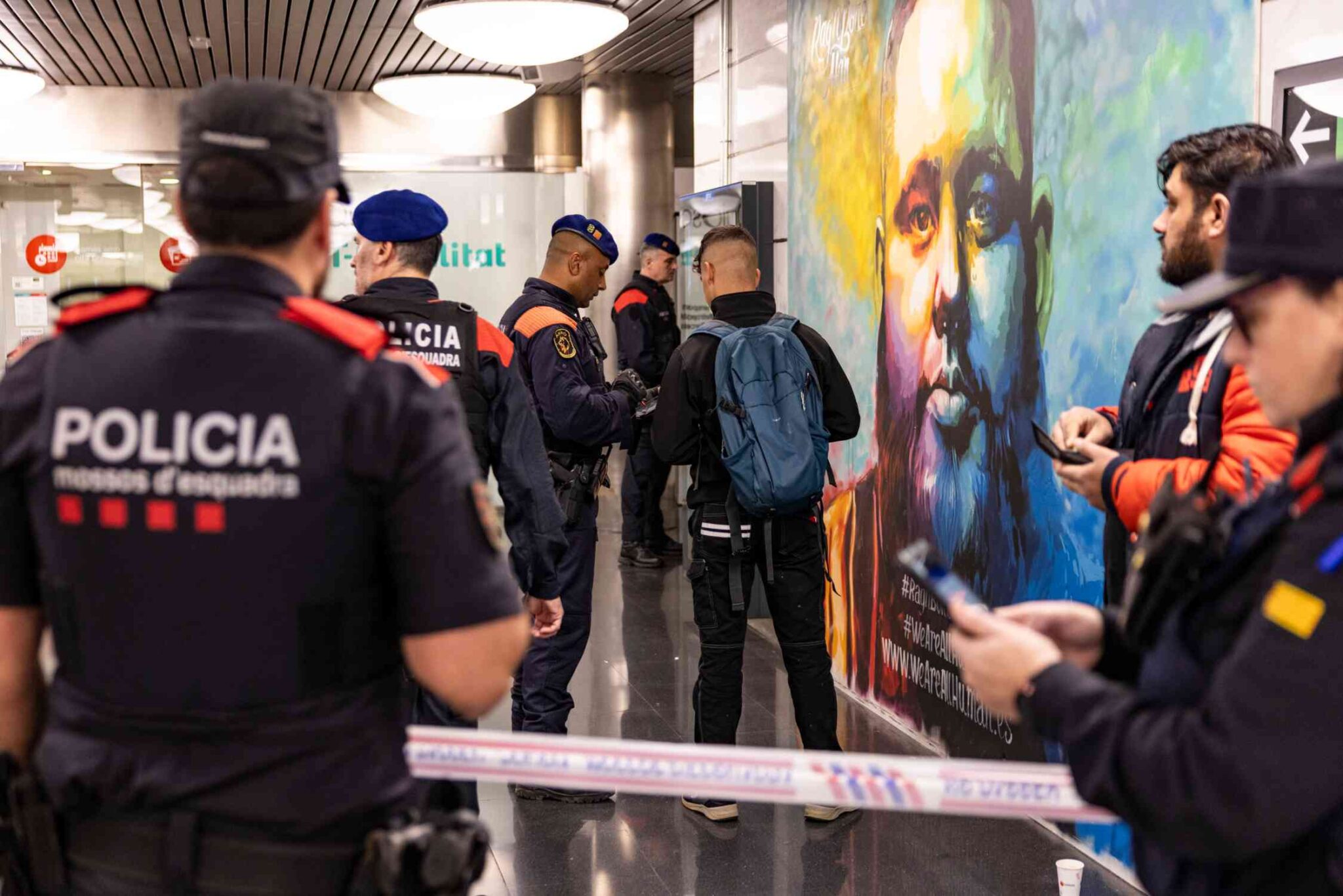 Un informe de los Mossos revela que el 84,3% de hurtos, el 73% de robos con violencia y el 60,3% de agresiones sexuales son cometidos por extranjeros