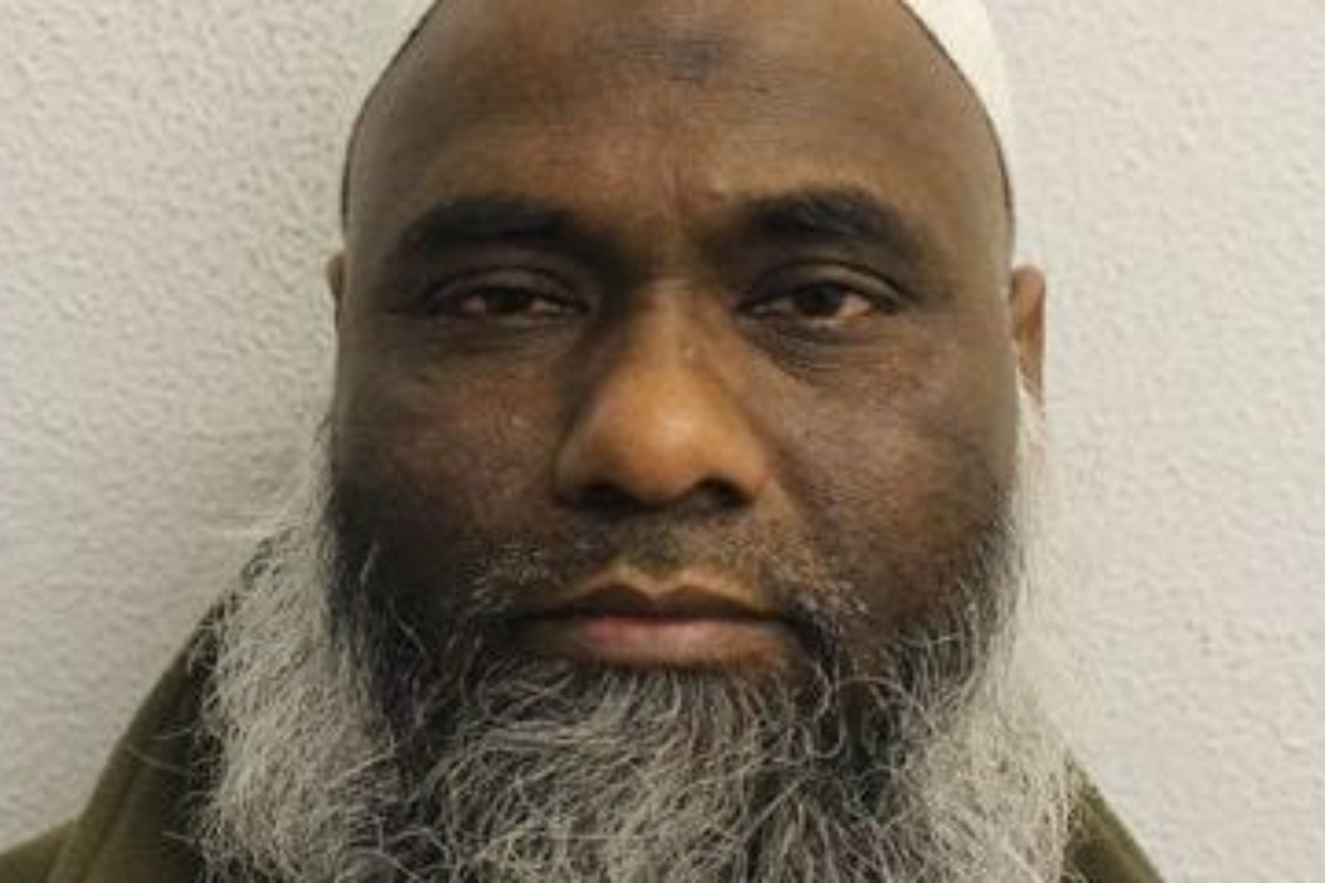 Condenan a 13 cadenas perpetuas a un imán de Londres que usó el miedo al «yinn» para abusar de niñas y mujeres