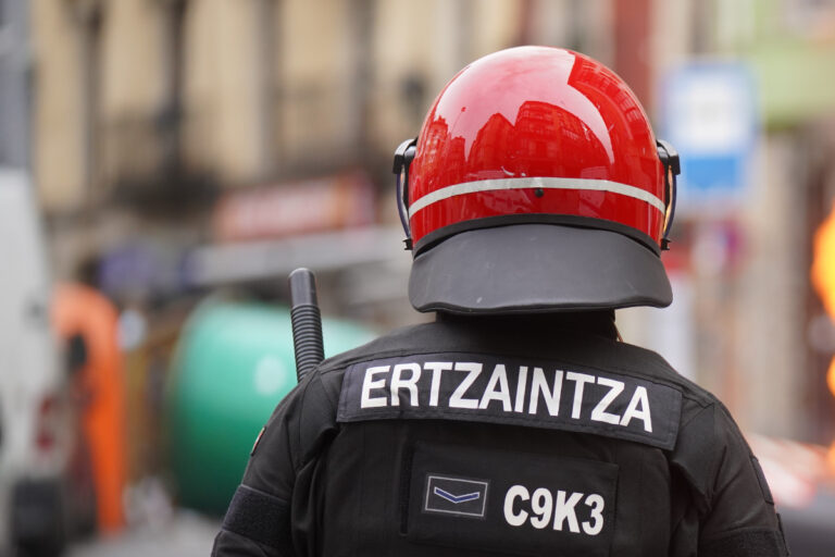 Dos inmigrantes magrebíes, uno de ellos menor, detenidos en Irún por su implicación en diferentes robos con violencia