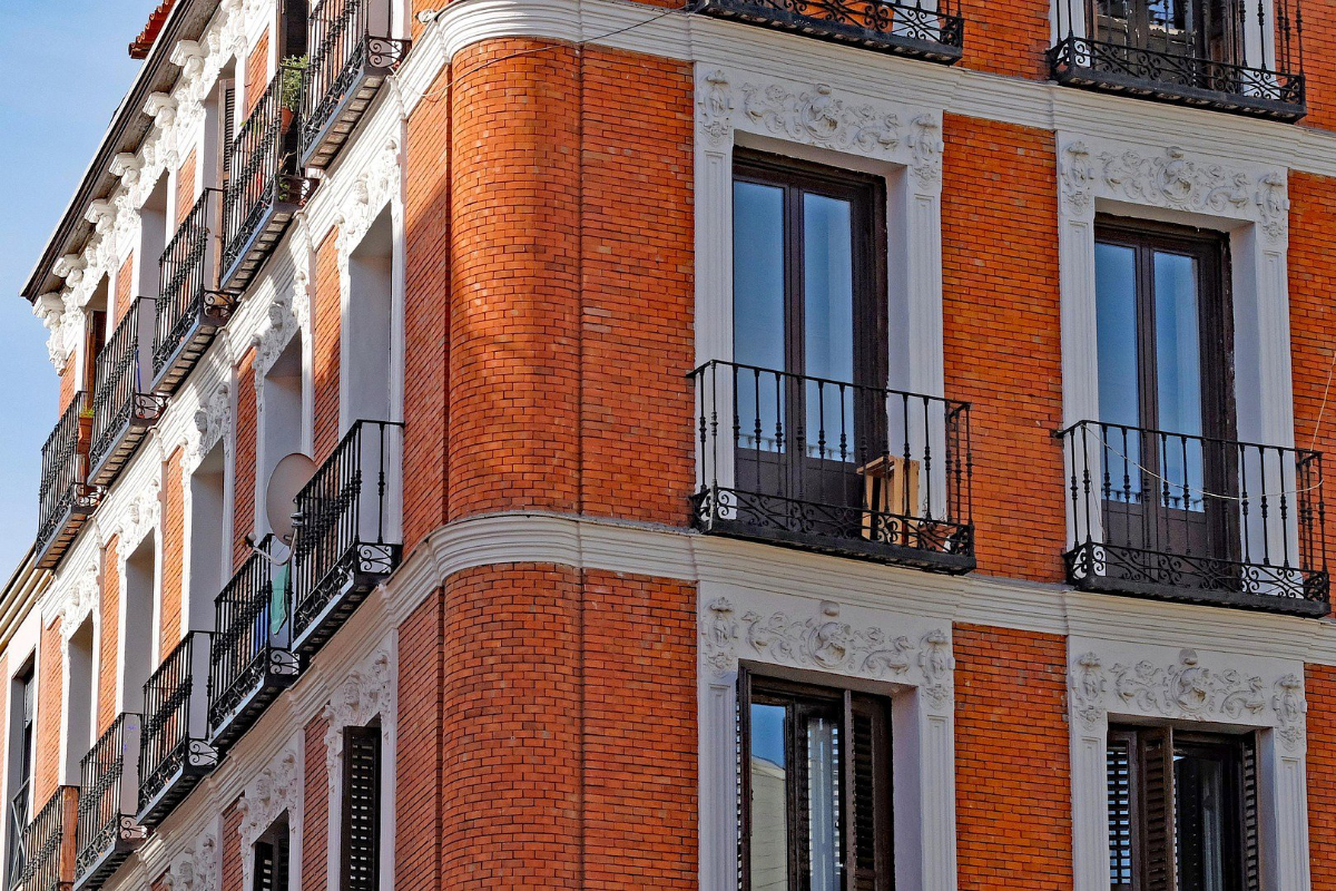 Comprar una vivienda exige ya más de 48.000 euros de ahorro inicial en España, un 9% más que hace un año