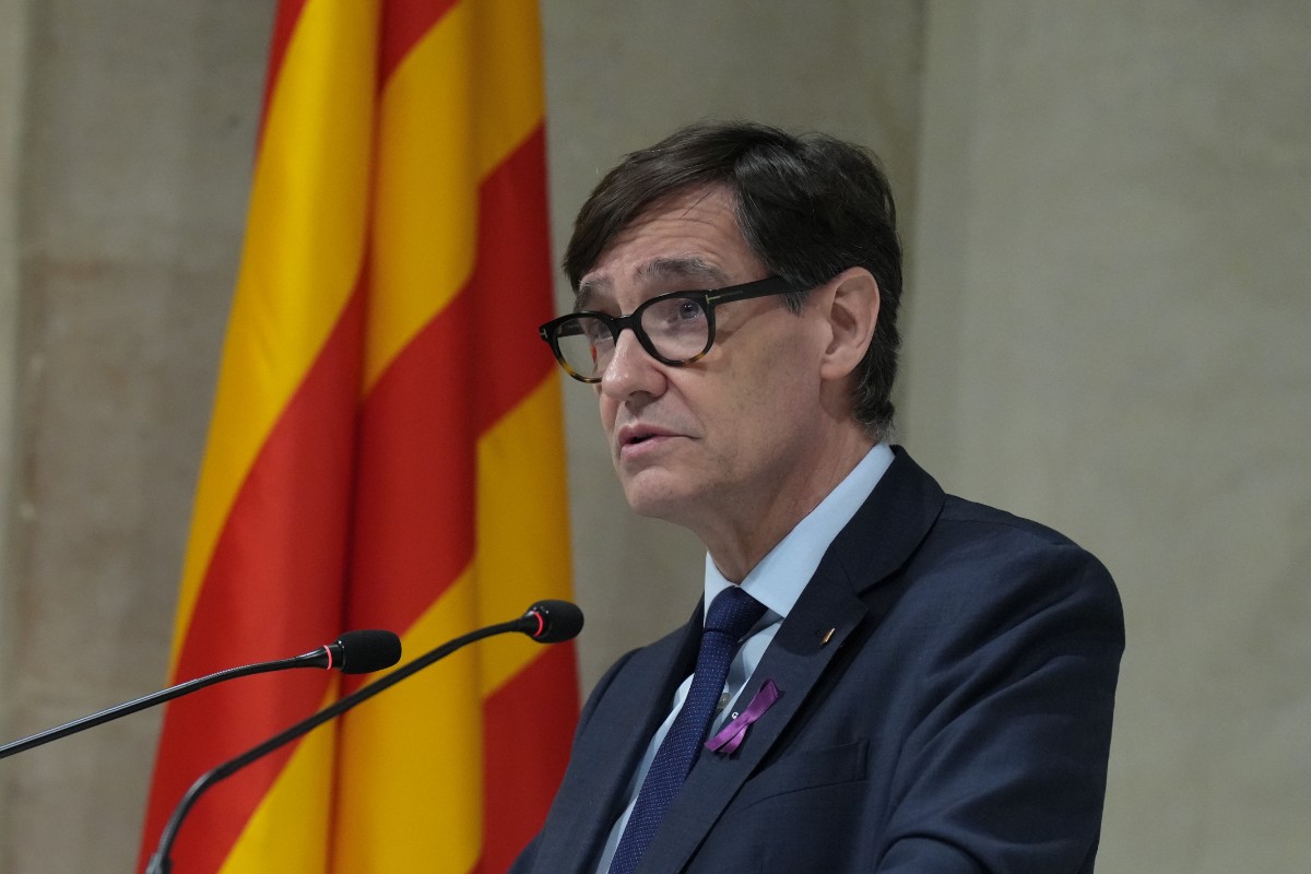 El Gobierno de Illa blanquea la violencia y la delincuencia magrebí, y pide evitar conceptos como «terrorismo islámico» para «no estigmatizar»