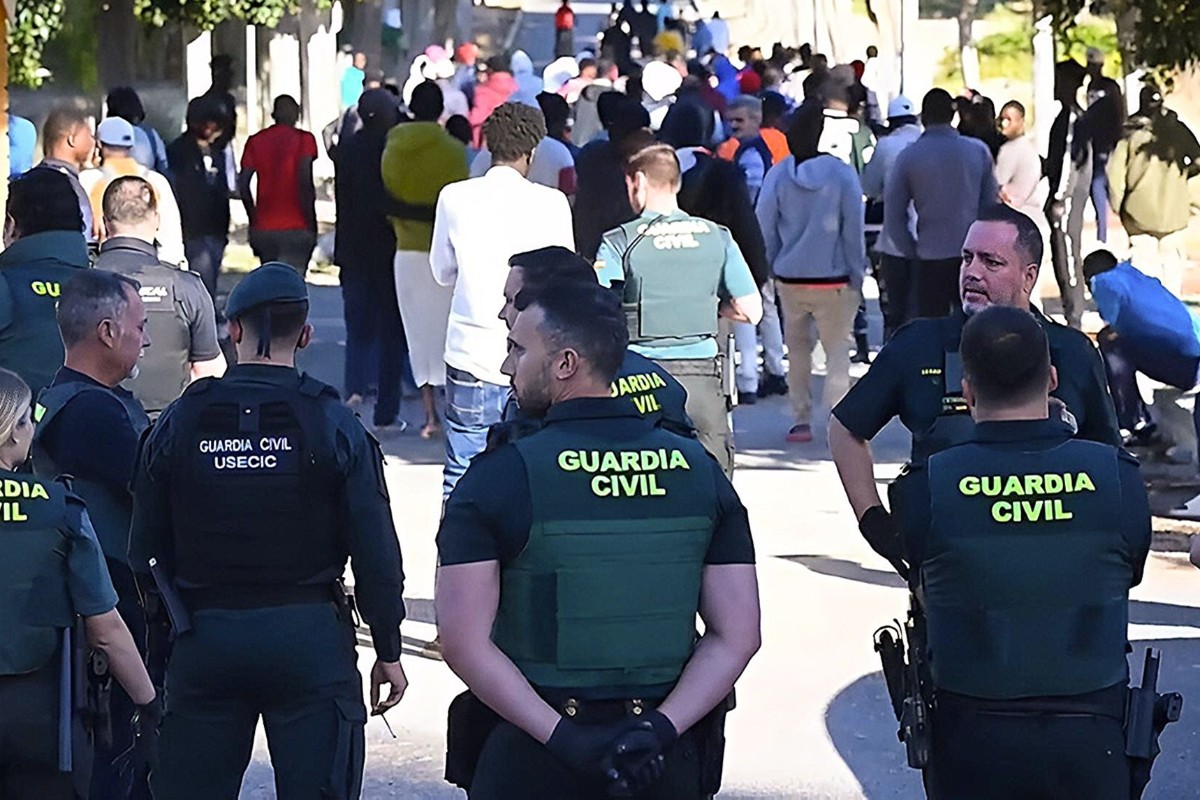 Casi un centenar de inmigrantes ilegales de origen maliense amenazan con bloquear carreteras en Alicante si no se acelera su «regularización»