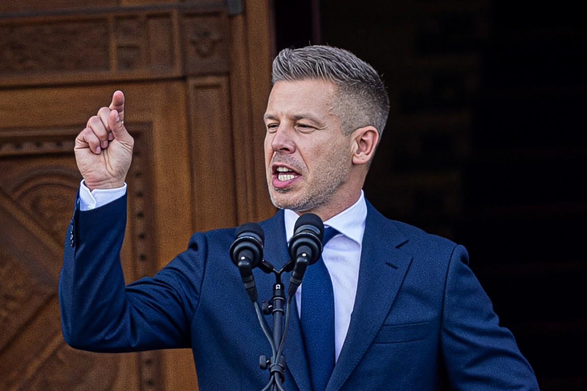 El primer ministro de Hungría, el globalista Péter Magyar, da al presidente hasta medianoche para dimitir