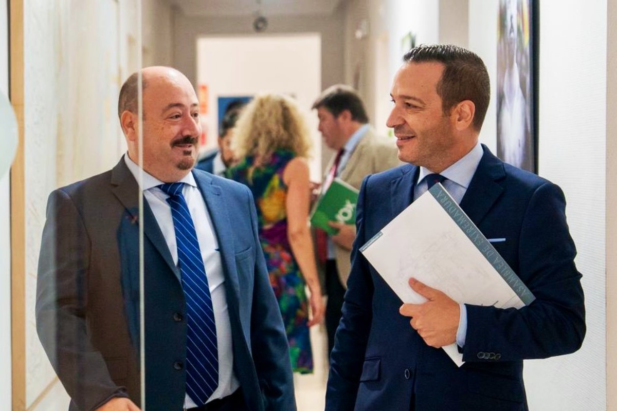 Óscar Fernández (VOX) reitera la «prioridad nacional» en las ayudas en Extremadura y avanza la aprobación de deducciones fiscales de hasta 1.200 euros por hijo