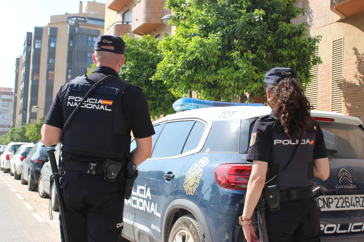 Un inmigrante gambiano intenta asesinar a un policía en Valencia clavándole un cuchillo en el cuello al grito de «¡Alá es grande!»