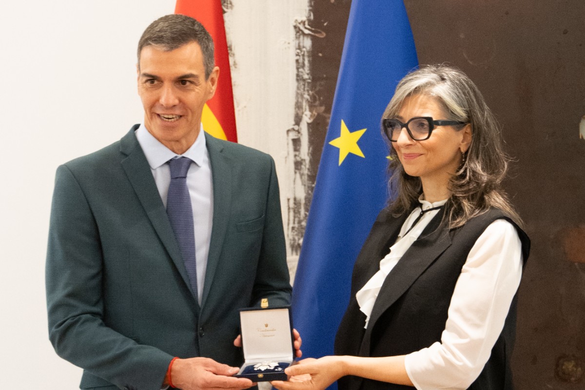 Sánchez y Albanese se merecen mutuamente: la condecoración que quedará para la historia de la infamia