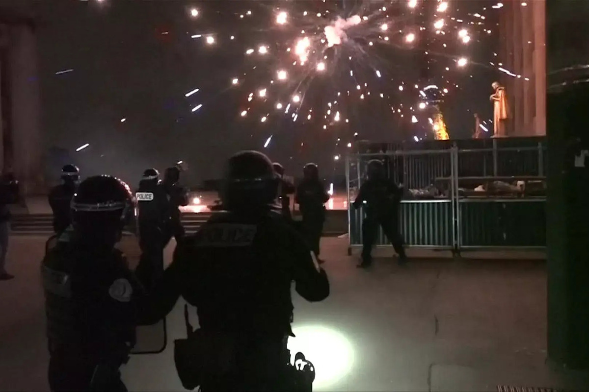 Arde París tras la victoria del PSG ante el Bayern de Múnich: 127 detenidos y hasta 23 policías heridos, algunos de gravedad