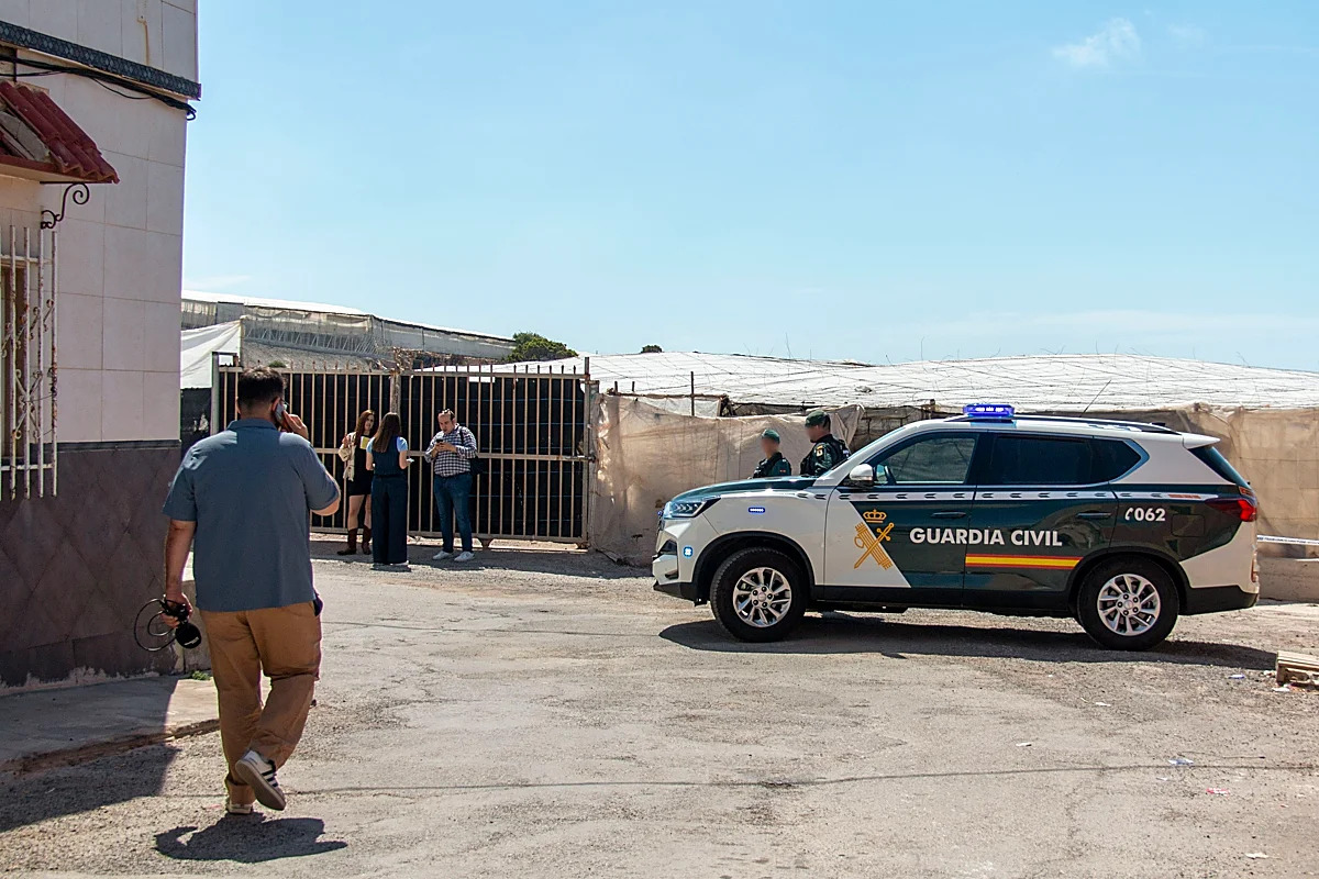 Detenido un inmigrante magrebí de 25 años por asesinar a tiros a sus padres y herir a cuatro personas en El Ejido (Almería)