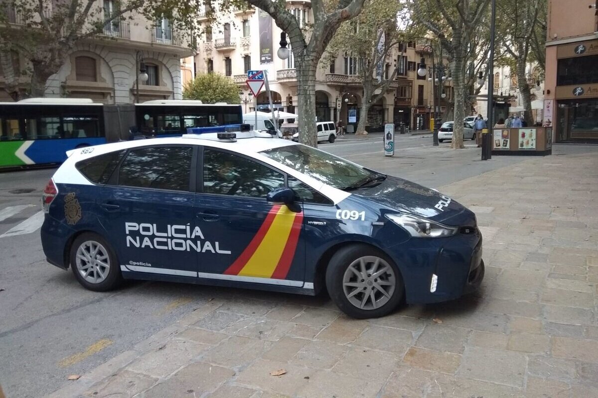 Un mena argelino amenaza de muerte con un objeto punzante a un Guardia Civil tras ser detenido por robar en viviendas de Mallorca