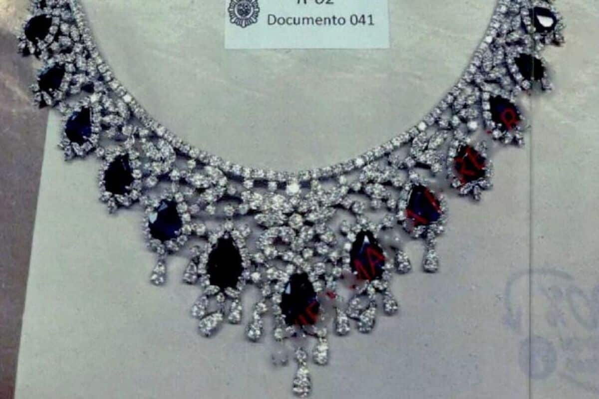 Un joyero profesional tasa en 26 millones el valor de las joyas aparecidas en la caja fuerte de la oficina de Zapatero