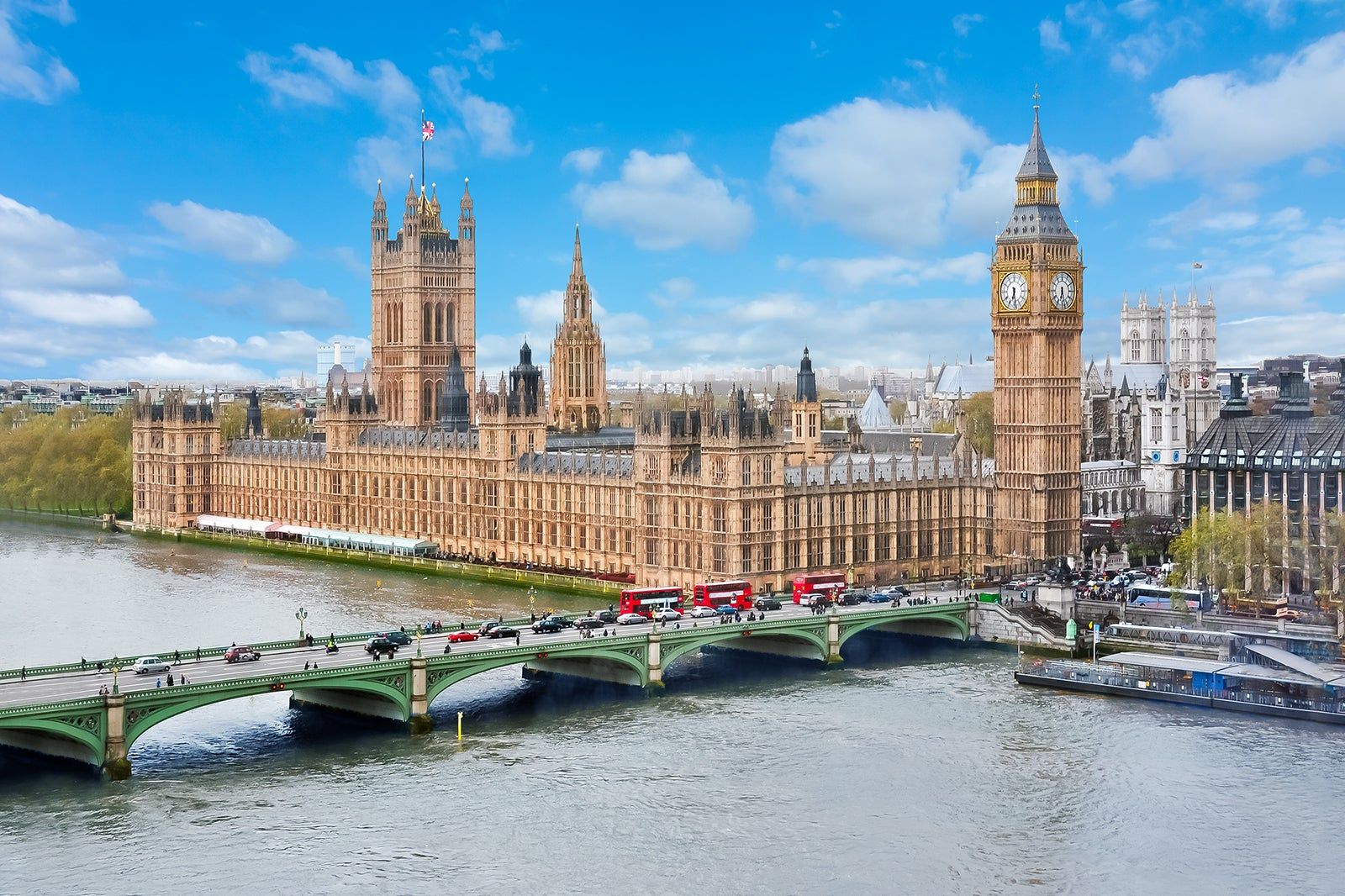 Un informe secreto destapa que terroristas del Estado Islámico recibieron 28.000 millones de libras de dinero público británico