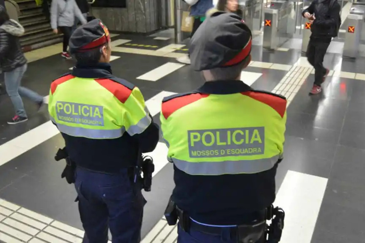 Detenidos un magrebí y un sudamericano por cortarle la mano a un vigilante de seguridad de Rodalies para robarle en Barcelona