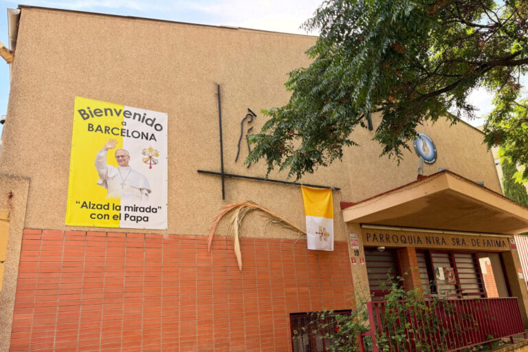 Roban objetos sagrados en una iglesia de Barcelona horas antes de la llegada del Papa León XIV