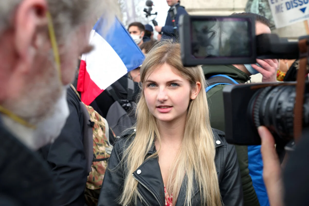 Thaïs d’Escufon, tras sufrir una agresión sexual y enfrentarse a prisión por «racismo»: «En Francia es mejor ser un inmigrante violador que una patriota»