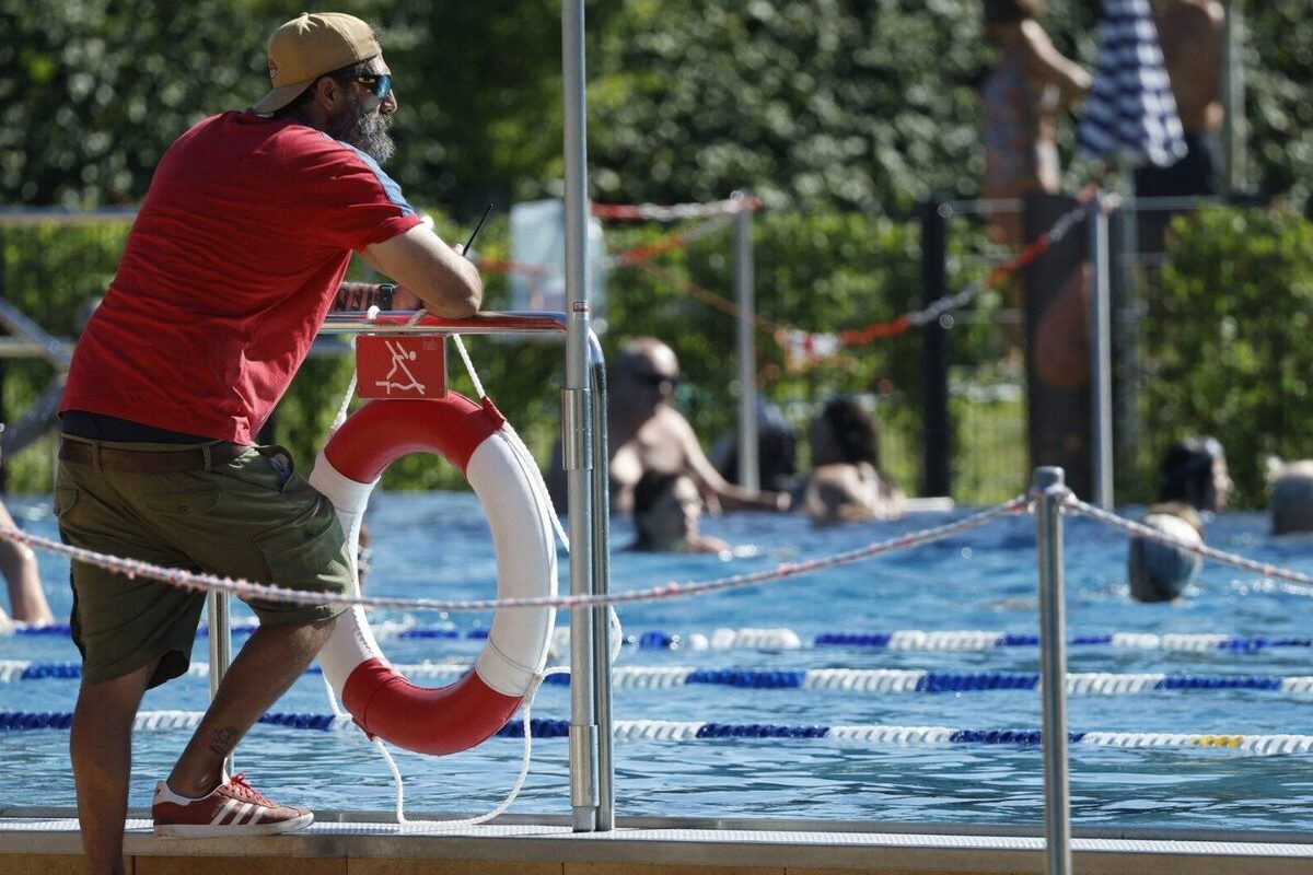 La policía alemana desvela que casi el 50% de los delitos en piscinas son cometidos por extranjeros: los sirios encabezan la lista