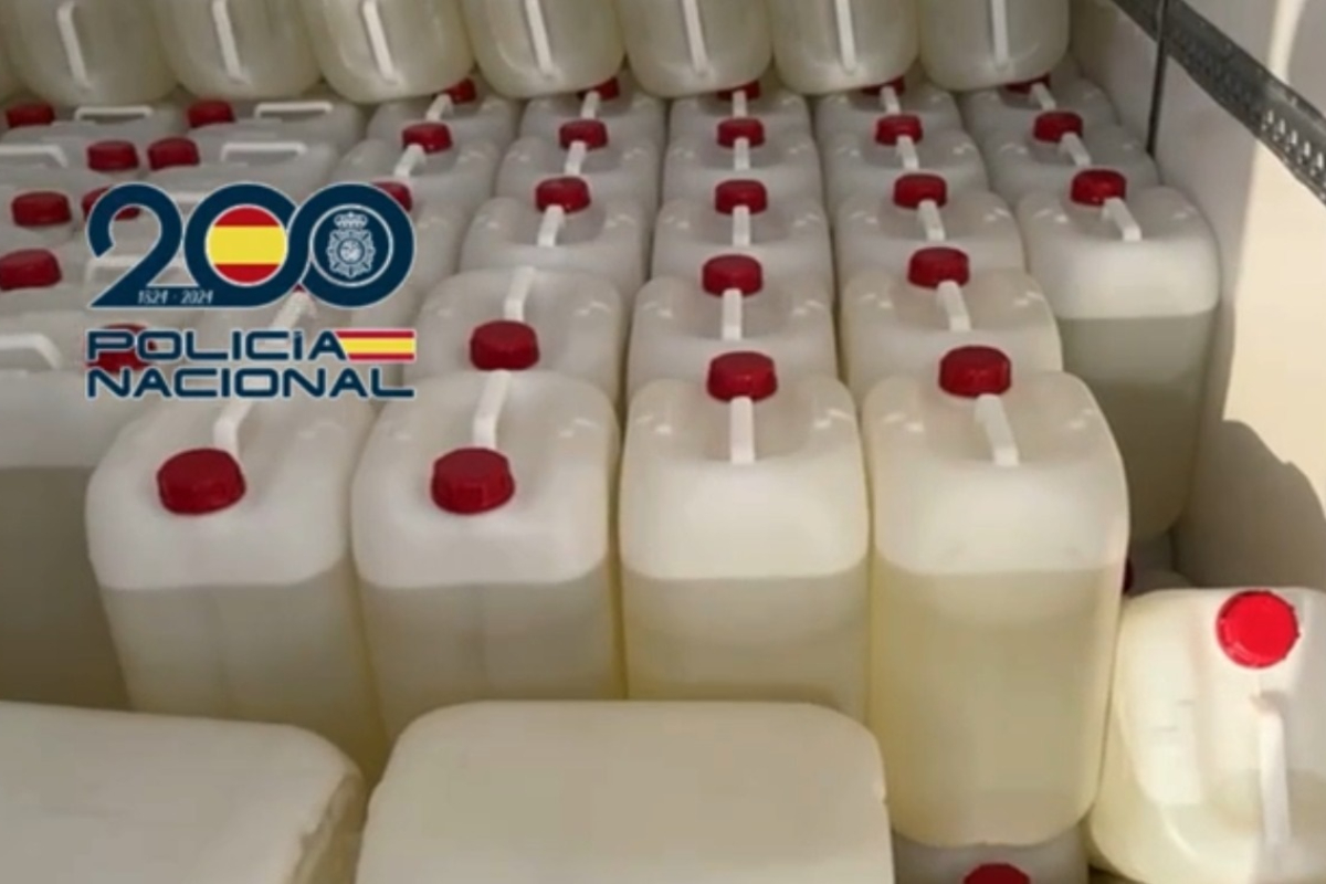 La Policía desarticula una red que abastecía de gasolina a narcolanchas en Cádiz e interviene más de 17.000 litros de combustible