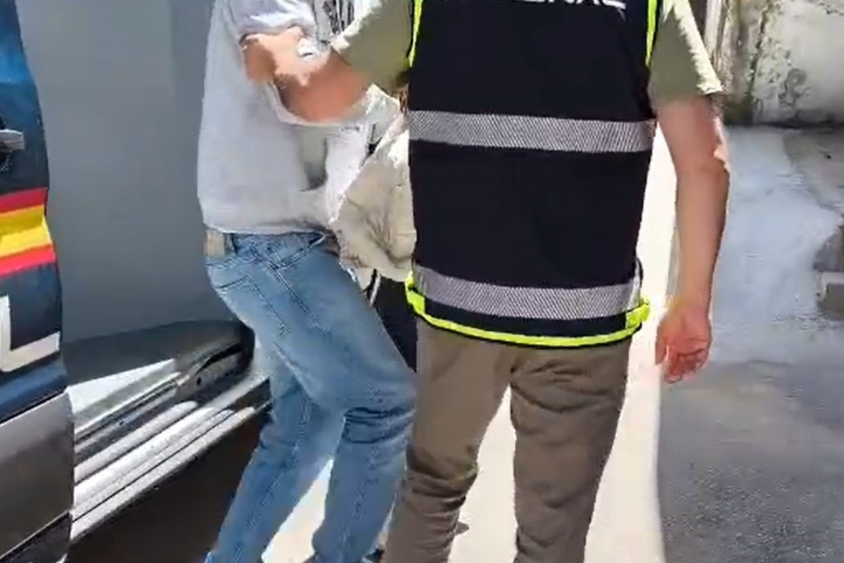 Detenido en Oviedo un inmigrante colombiano reclamado por Interpol por secuestro, tenencia ilícita de armas y extorsión