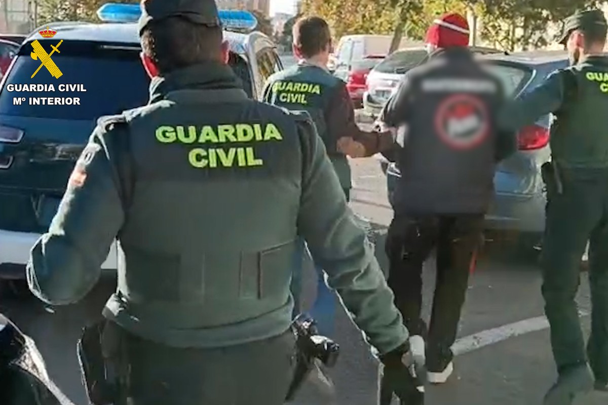 Detenido en Alicante un ciberdepredador sexual con más de 200 dispositivos de almacenamiento de imágenes pedófilas