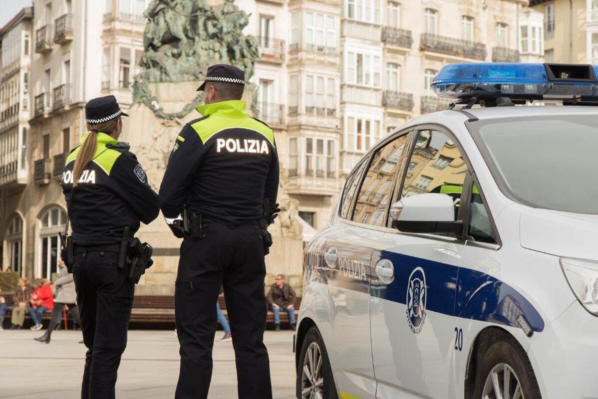 Detenido un inmigrante magrebí okupa por clavar una navaja multiusos en el cuello a un hombre de 40 años en las fiestas de Vitoria