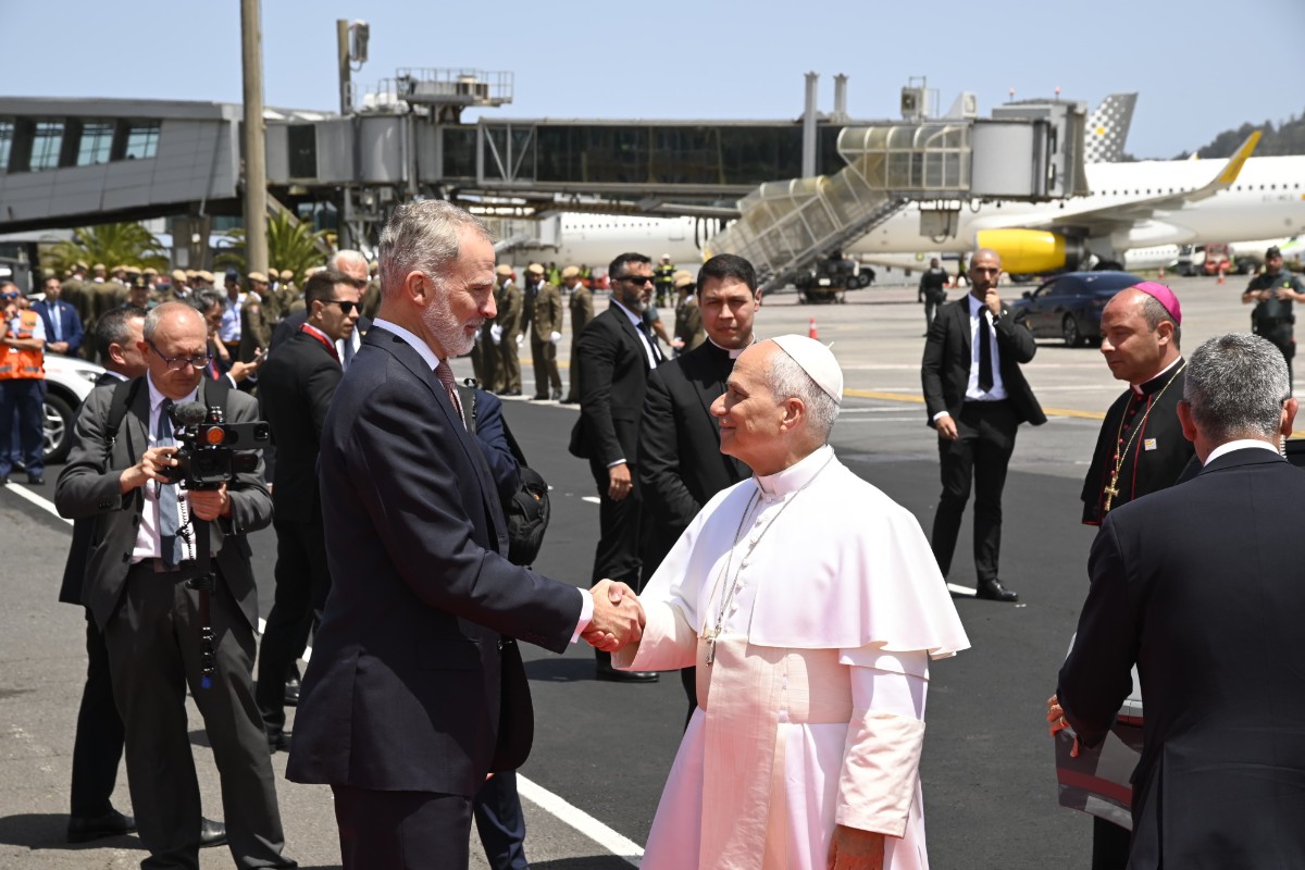 El Papa León XIV regresa de vuelta a Roma en un Falcon cedido por el Rey Felipe VI tras la avería detectada en el avión de Iberia