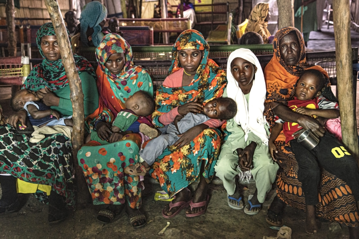 Escándalo en la ONG Médicos Sin Fronteras: empleados exigían sexo a refugiadas sudanesas a cambio de comida y trabajo