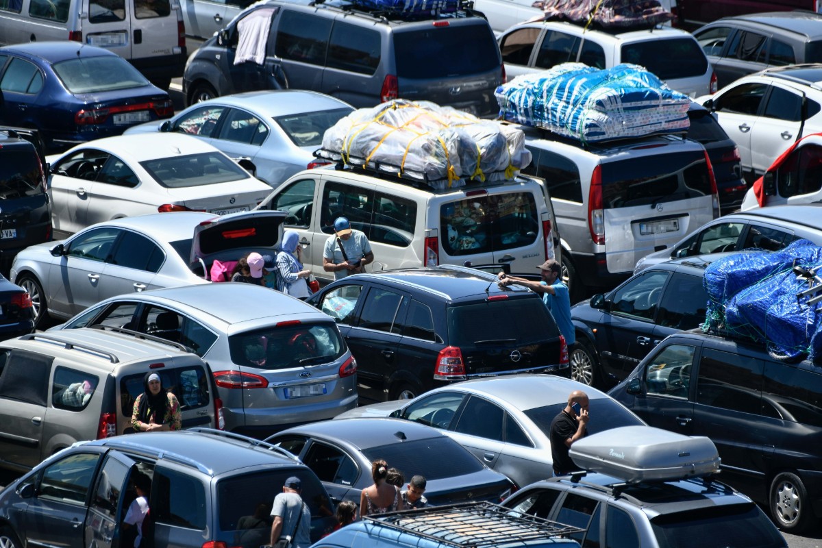Más de 40.000 marroquíes residentes en España conducen sin carné tras el coladero de permisos expedidos en Marruecos