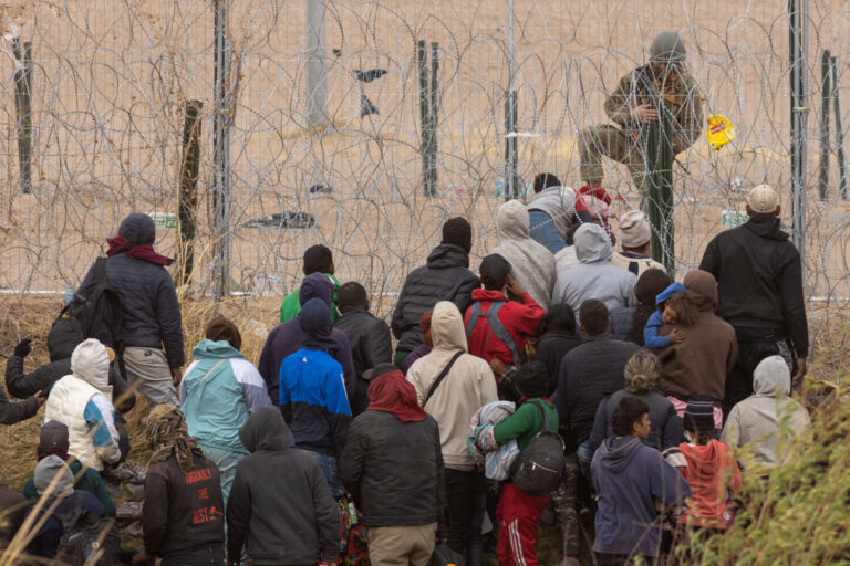 El Supremo de EEUU respalda a Trump y permite bloquear en la frontera a los inmigrantes ilegales que pretendan solicitar asilo