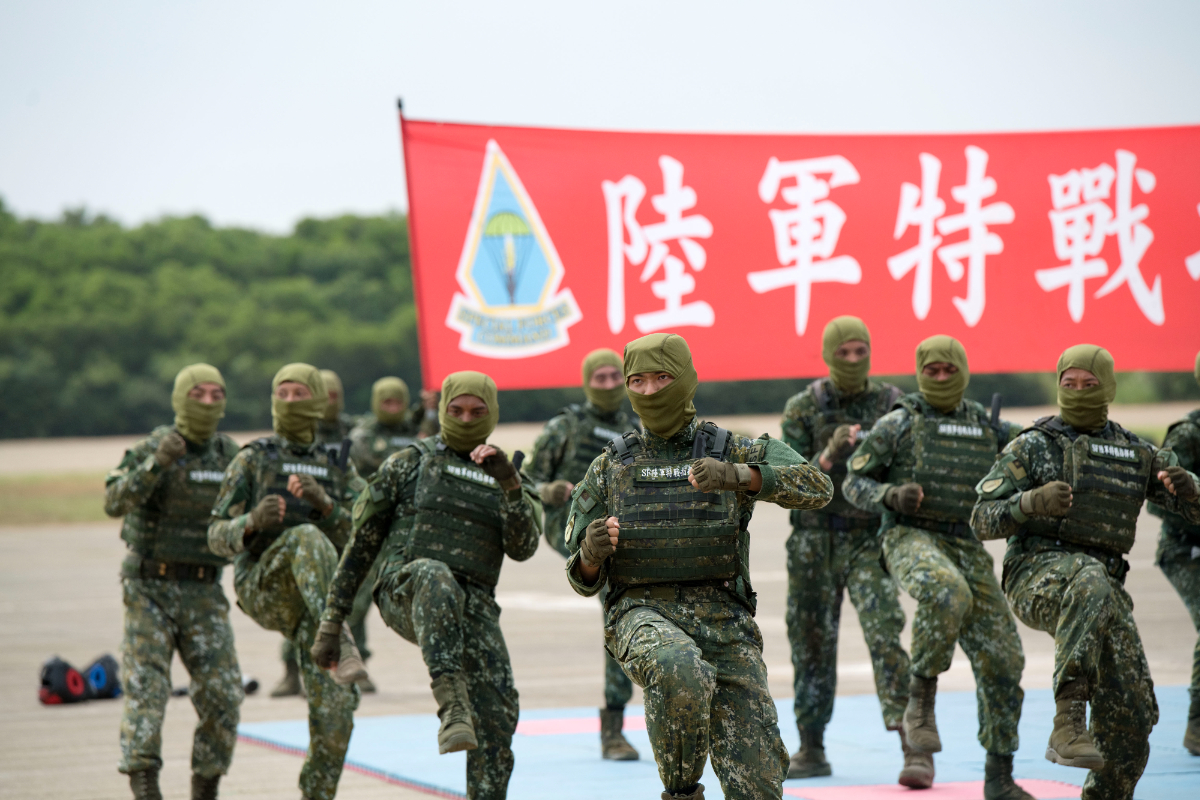 Taiwán hace ensayos frente a una posible invasión de China: despliega tropas y blindados en toda la isla