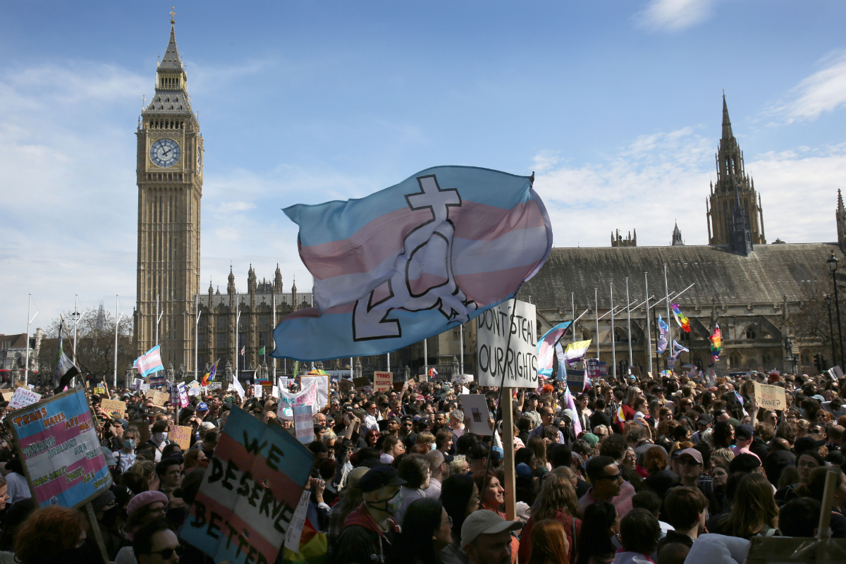 La Ley de Igualdad británica antepone la identidad al mérito y fomenta la «discriminación justificada», según un informe