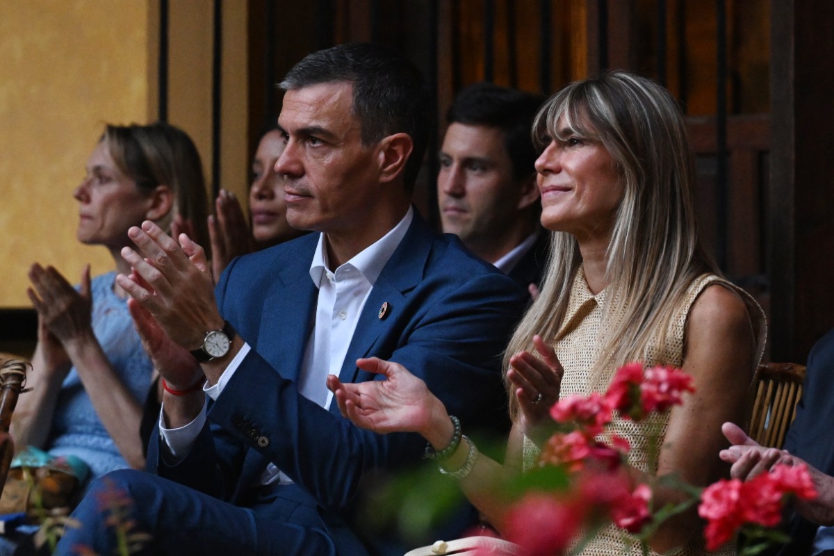 Begoña Gómez pide a Peinado que le autorice viajar a una cumbre de la OTAN y a la graduación de su hija en Inglaterra