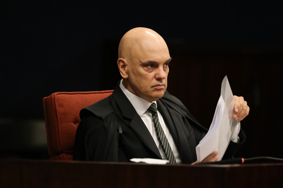 El juez Alexandre de Moraes arremete nuevamente contra Jair Bolsonaro y asoma que podría revocar su prisión domiciliaria