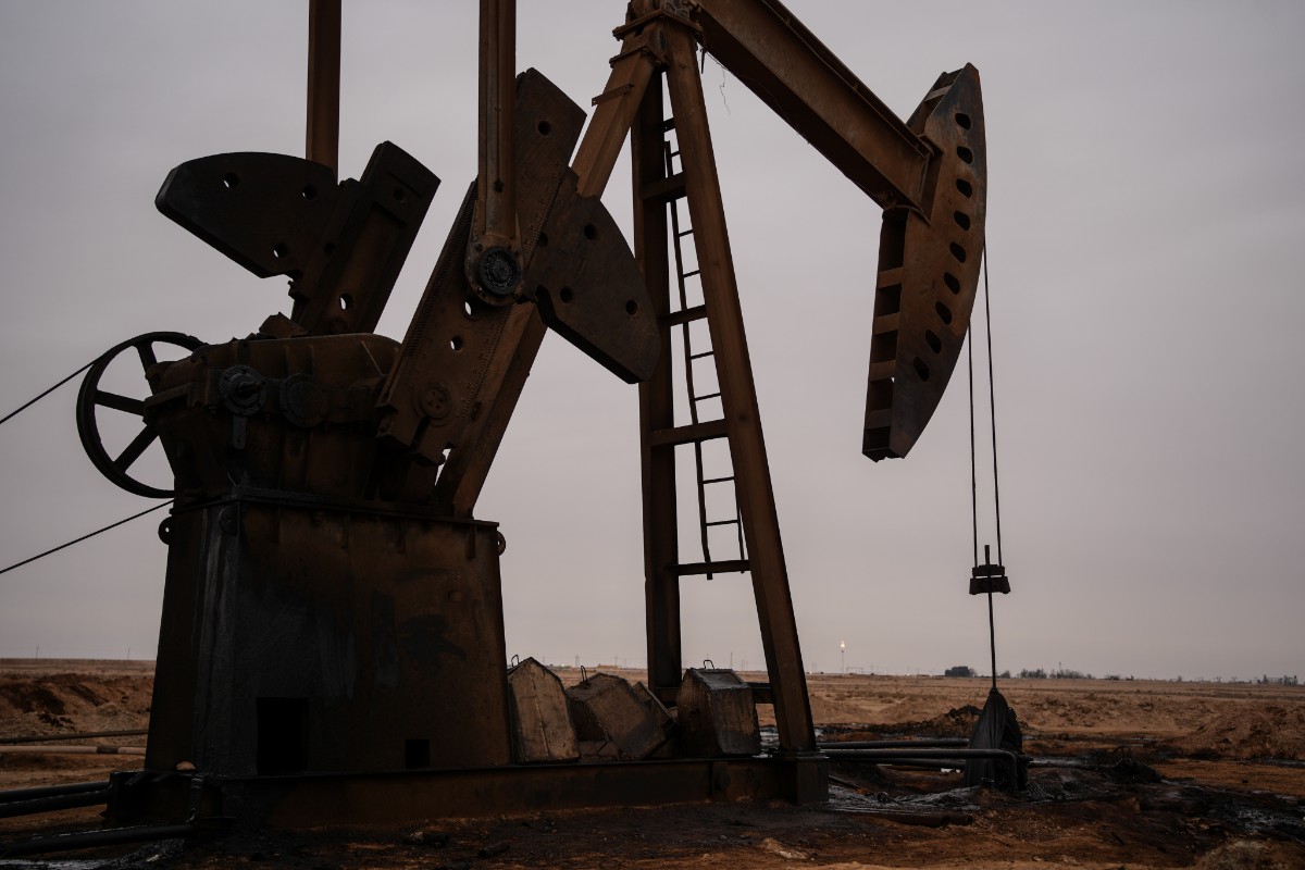 Los precios del petróleo siguen cayendo y alcanzan niveles previos al inicio de la guerra en Irán