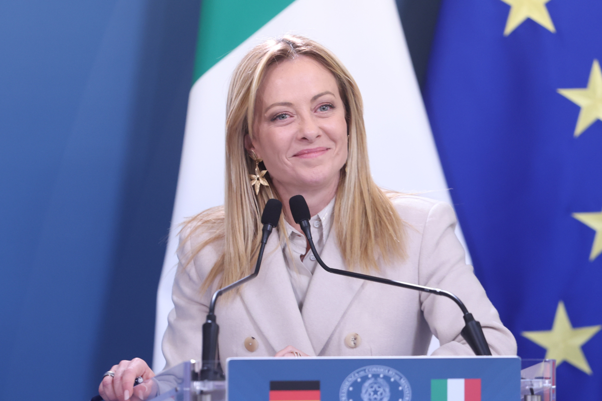 Meloni planta cara a la ideología de género con una reforma educativa que refuerza el derecho de los padres: «Protegemos a los niños de la propaganda»
