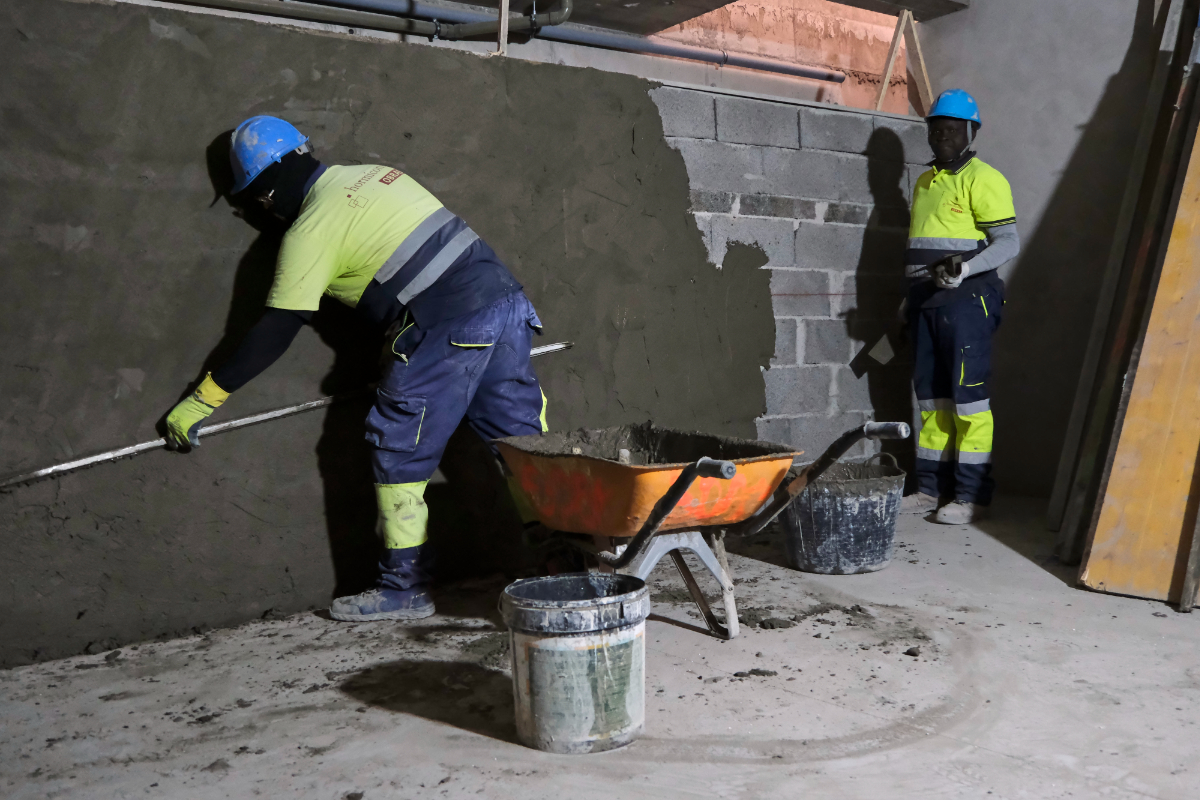 Los trabajadores extranjeros ya representan uno de cada cuatro empleos en la construcción en España: el 76% procede de países de fuera de la UE