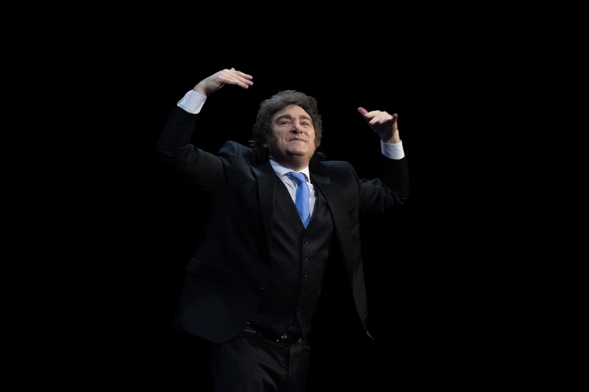 Milei se consolida de cara a las elecciones de Argentina en 2027 y aventaja por casi 20 puntos a Kicillof en un eventual balotaje