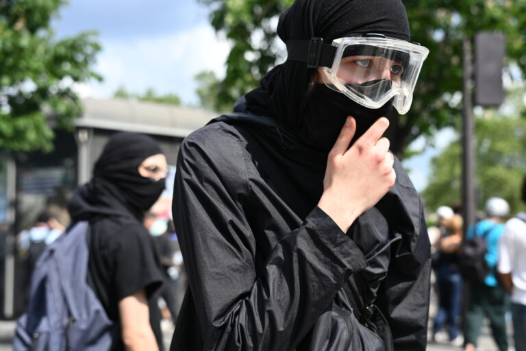 La Justicia de Texas (EEUU) impone 450 años de cárcel a ocho miembros de una célula Antifa por un ataque terrorista