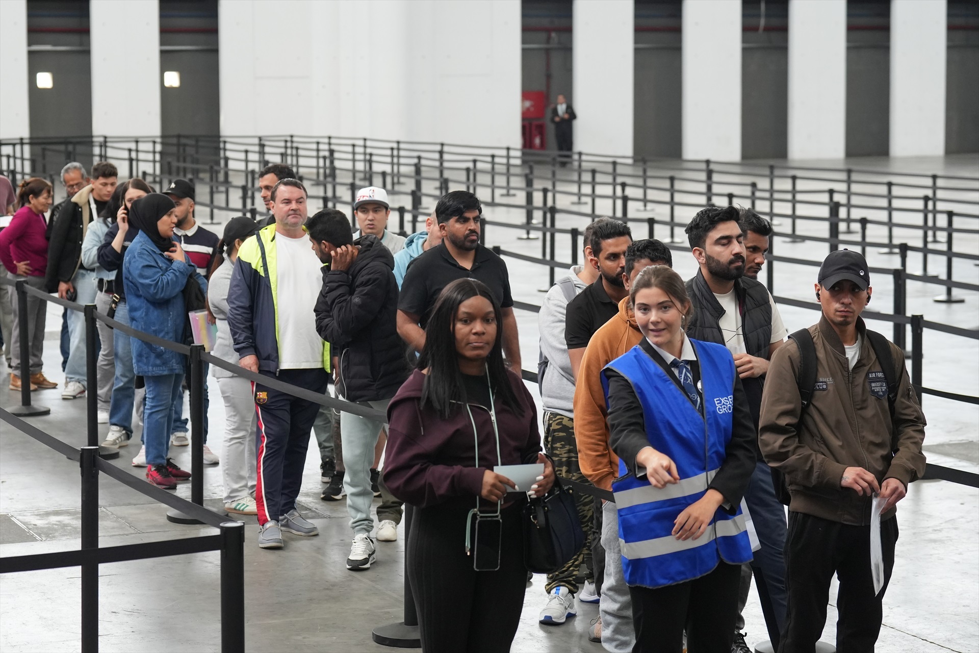 Expertos auguran un «colapso» en la vivienda, la sanidad y la educación ante el millón de inmigrantes que busca regularizarse, el doble de lo estimado