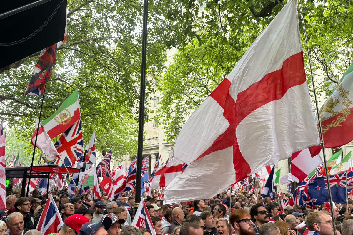 Varios municipios ingleses prohíben colocar banderas de Inglaterra en espacios públicos durante el Mundial para «no ofender a extranjeros»