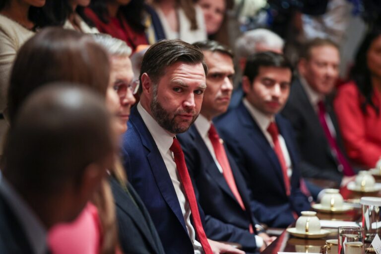 JD Vance asegura que EEUU «ayudará» a Irán a destruir sus reservas de uranio altamente enriquecido