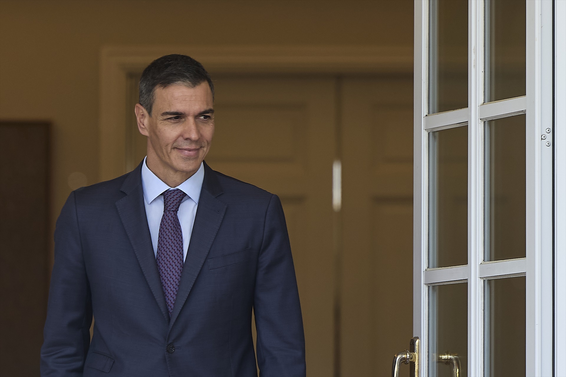 Sánchez acelera el asalto al censo electoral: saca del control de los funcionarios la nacionalización masiva en Argentina para conceder derecho a voto automático