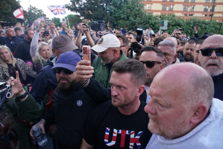 La Justicia británica empieza a encarcelar a manifestantes que participaron en protestas tras la muerte de Henry Nowak