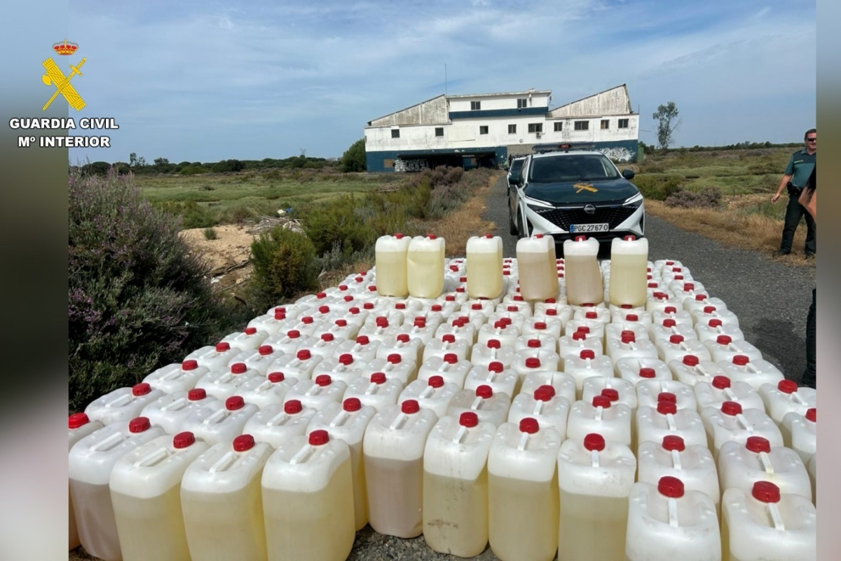 La Guardia Civil interviene más de 22.000 litros de gasolina destinados a narcolanchas en Huelva